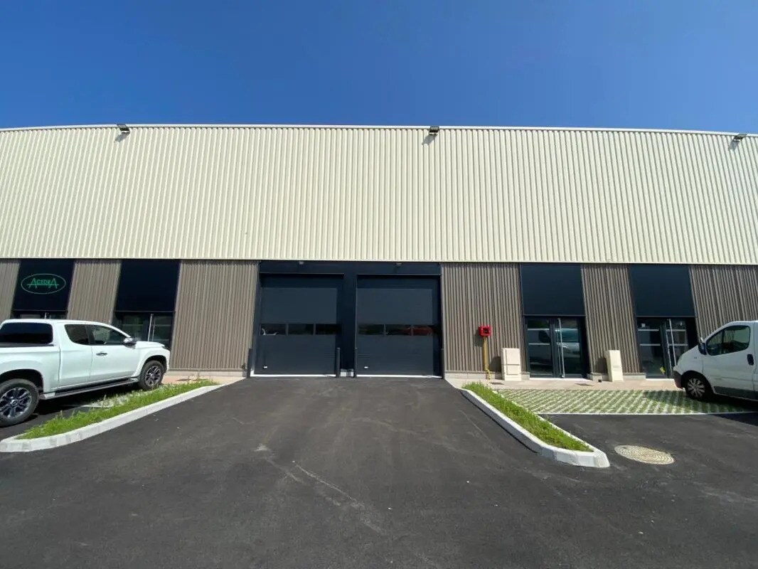 Light Industrial in Rillieux-la-Pape for sale Building Photo- Image 1 of 5