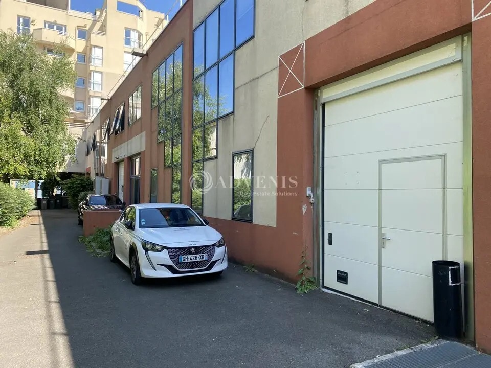 Location Bureaux 396 m² - Photo 1