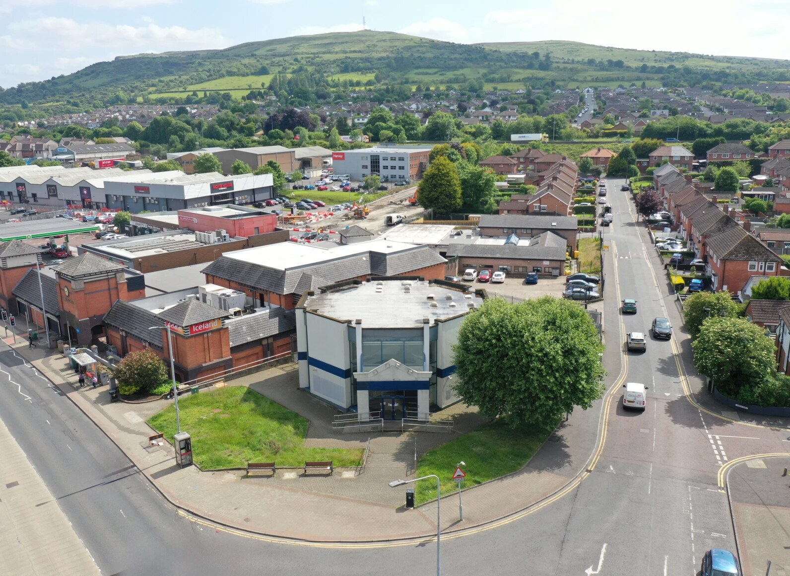 2 Farmley Rd, Newtownabbey to rent Primary Photo- Image 1 of 3
