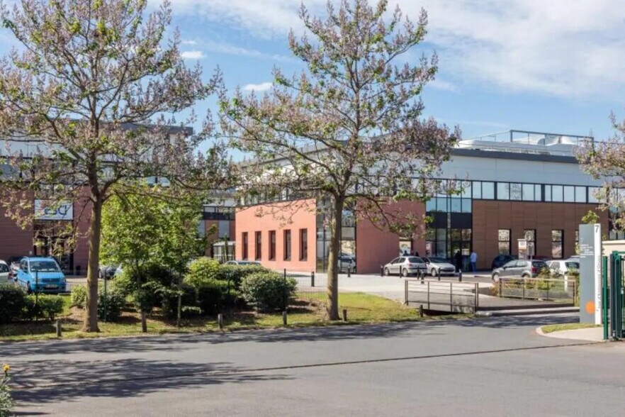 10 Rue Du Commandant D'estienne D'orves, Villeneuve-la-Garenne to rent - Building Photo - Image 2 of 14