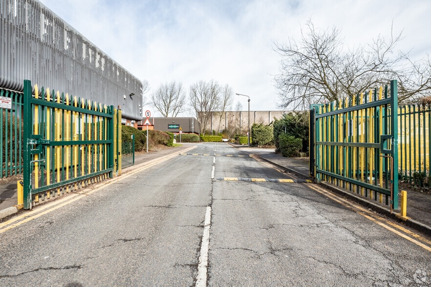 Shield Dr, Manchester to rent - Building Photo - Image 2 of 4