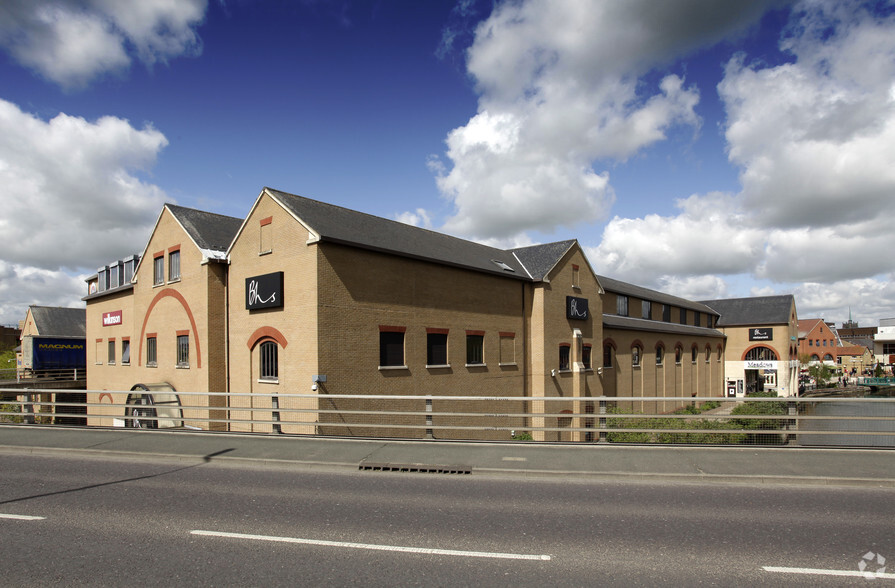 The Meadows, Chelmsford for sale - Primary Photo - Image 1 of 1