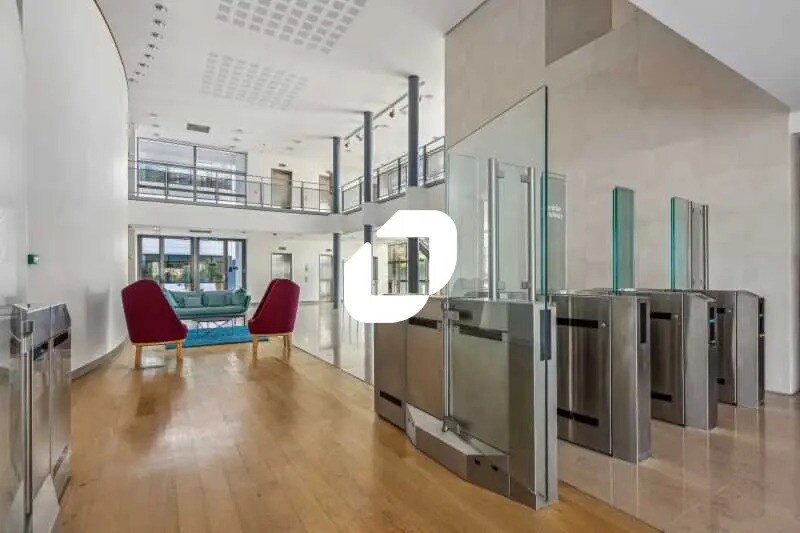 3 Rue Saarinen, Rungis to rent - Lobby - Image 3 of 18