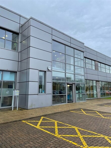 4 Cathedral Ave, Wells to rent - Building Photo - Image 2 of 27