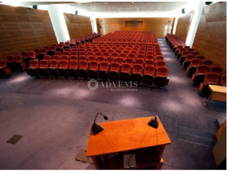 1 Place Jean Millier, Courbevoie to rent - Building Photo - Image 3 of 5