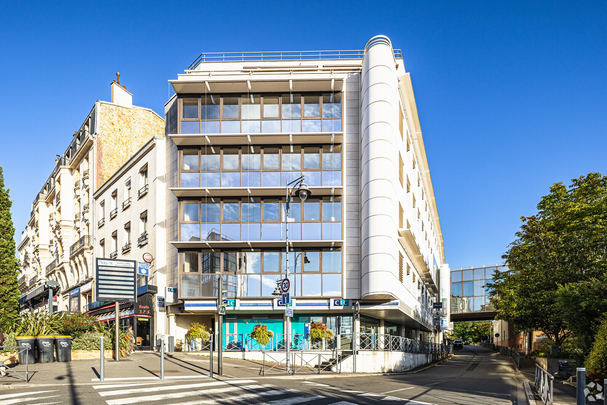 Office in Nogent-sur-Marne to rent Primary Photo- Image 1 of 6