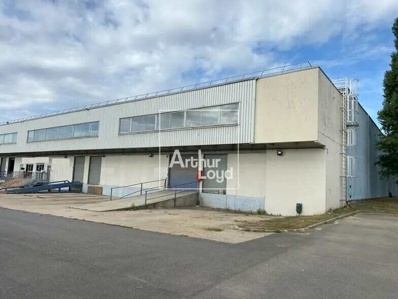 Industrial in Morangis to rent - Building Photo - Image 2 of 10