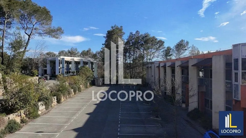Location Local d'activités 1 558 m² à 2 352 m² - Photo 1