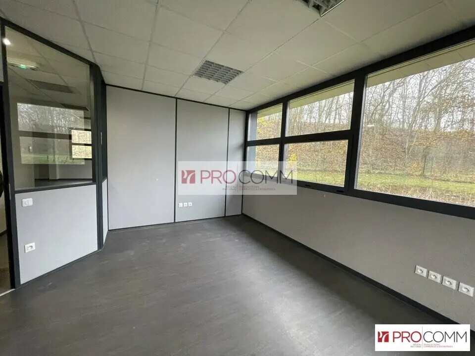 Office in Chartres to rent Interior Photo- Image 1 of 9