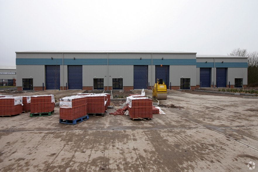 Laches Clos, Wolverhampton for sale - Primary Photo - Image 1 of 1