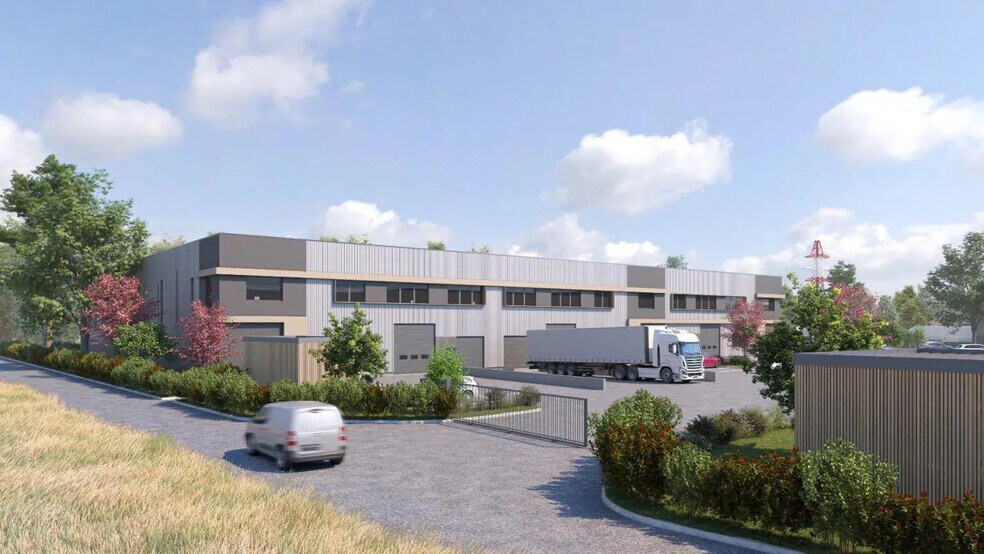 Industrial in Persan for sale - Building Photo - Image 2 of 7