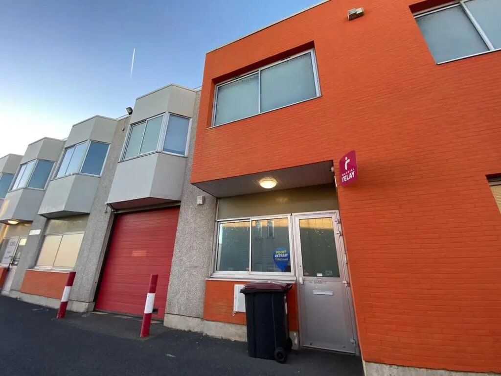 Location Entrepôt 426 m² - Photo 1