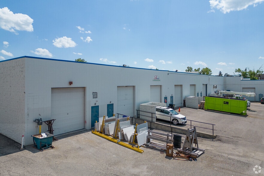 1530 27th Ave NE, Calgary, AB to rent - Building Photo - Image 3 of 13