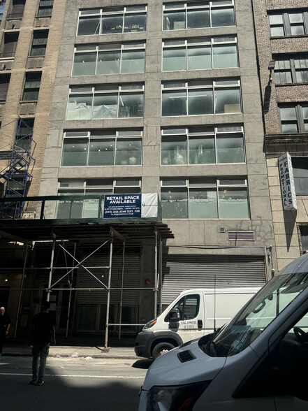 269 W 39th St, New York, NY for rent - Building Photo - Image 1 of 10