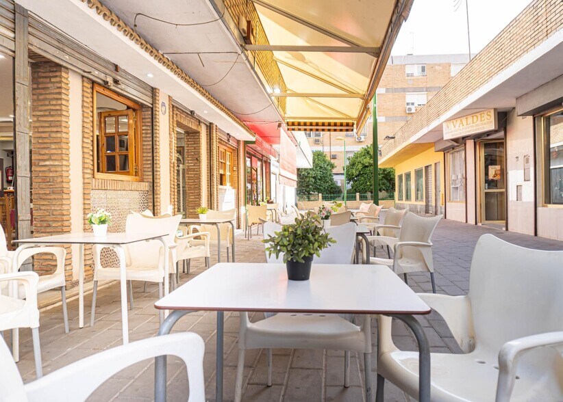Calle Puerto de Portalet, 5, Seville, Sevilla for sale - Building Photo - Image 3 of 74