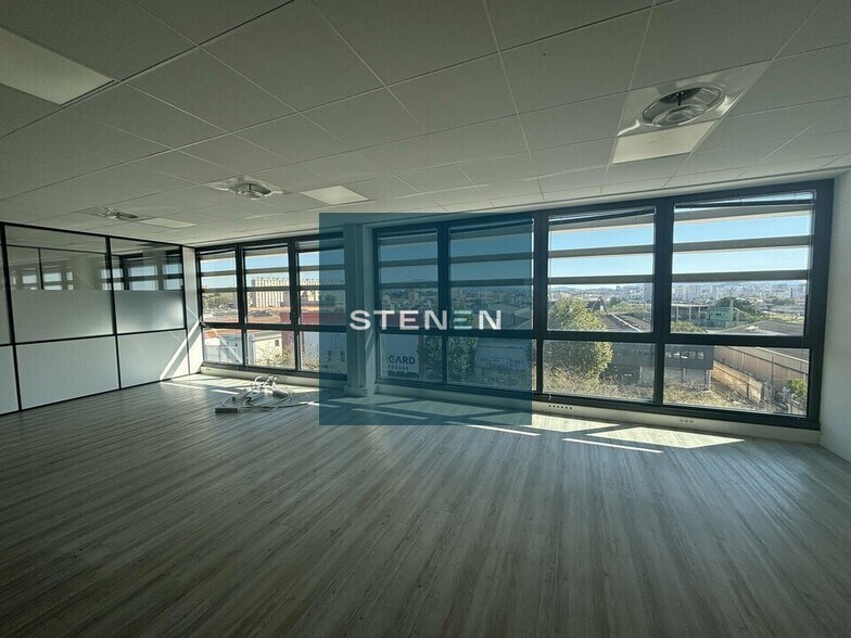 Office in Marseille to rent - Interior Photo - Image 2 of 9