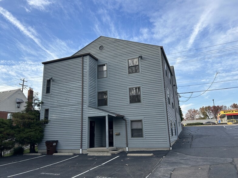 4931 Delhi Ave, Cincinnati, OH for rent - Building Photo - Image 3 of 8