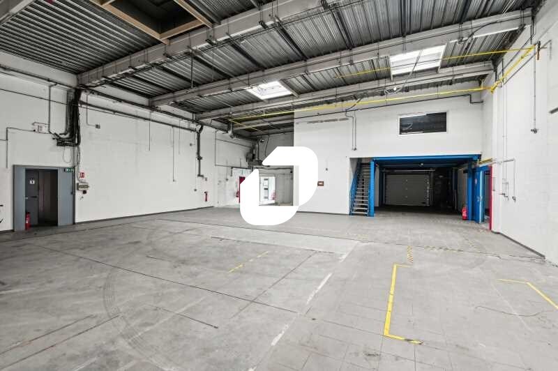 Light Industrial in Gennevilliers to rent - Interior Photo - Image 3 of 4
