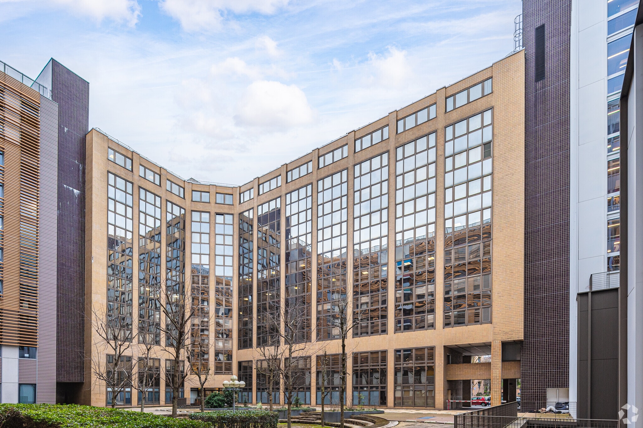 41 Rue Des Trois Fontanot, Nanterre to rent Primary Photo- Image 1 of 11