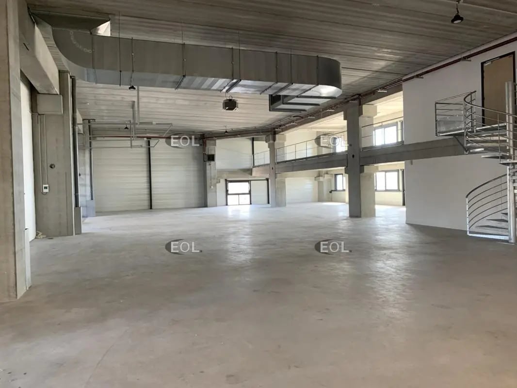 Light Industrial in Colombes to rent Building Photo- Image 1 of 6