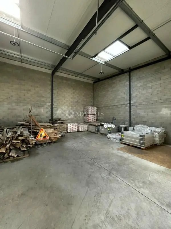 Location Entrepôt 100 m² - Photo 1