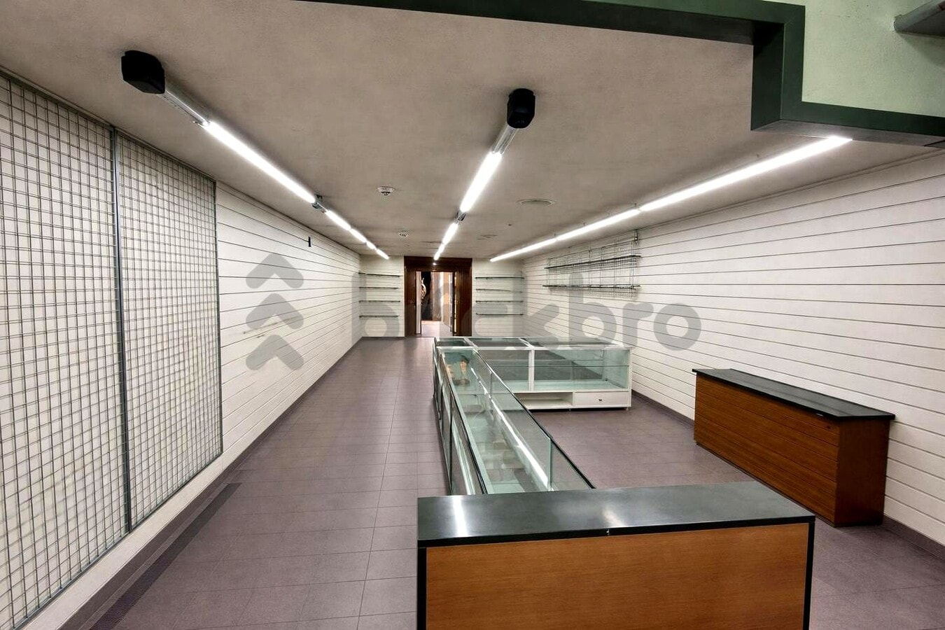 Barcelona, BAR 08011 - Unit - - - Interior Photo - Image 1 of 10
