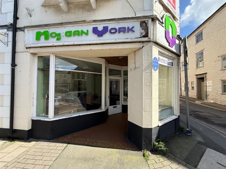 Victoria Pl, Axminster to rent - Building Photo - Image 3 of 13