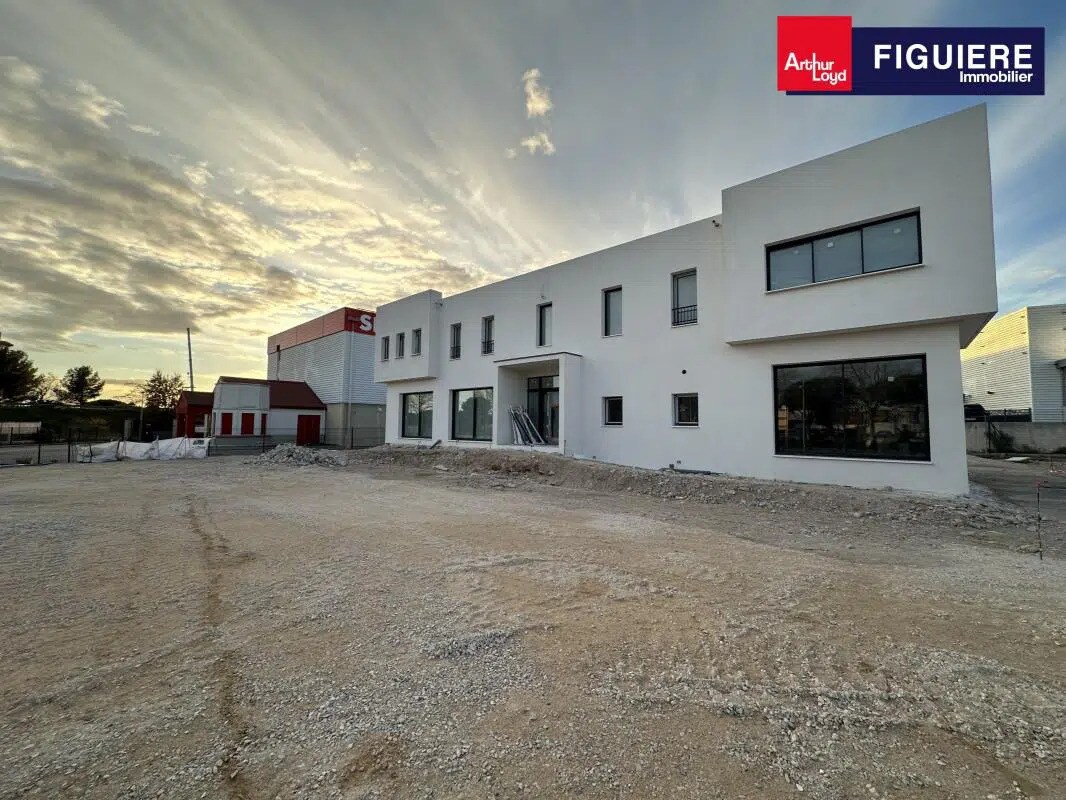 4 Rue François Dumouriez Du Périer, Vitrolles to rent Building Photo- Image 1 of 11