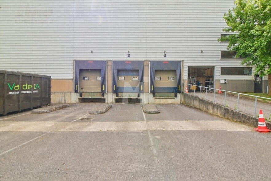 Light Industrial in Saint-Michel-sur-Orge to rent - Building Photo - Image 3 of 14