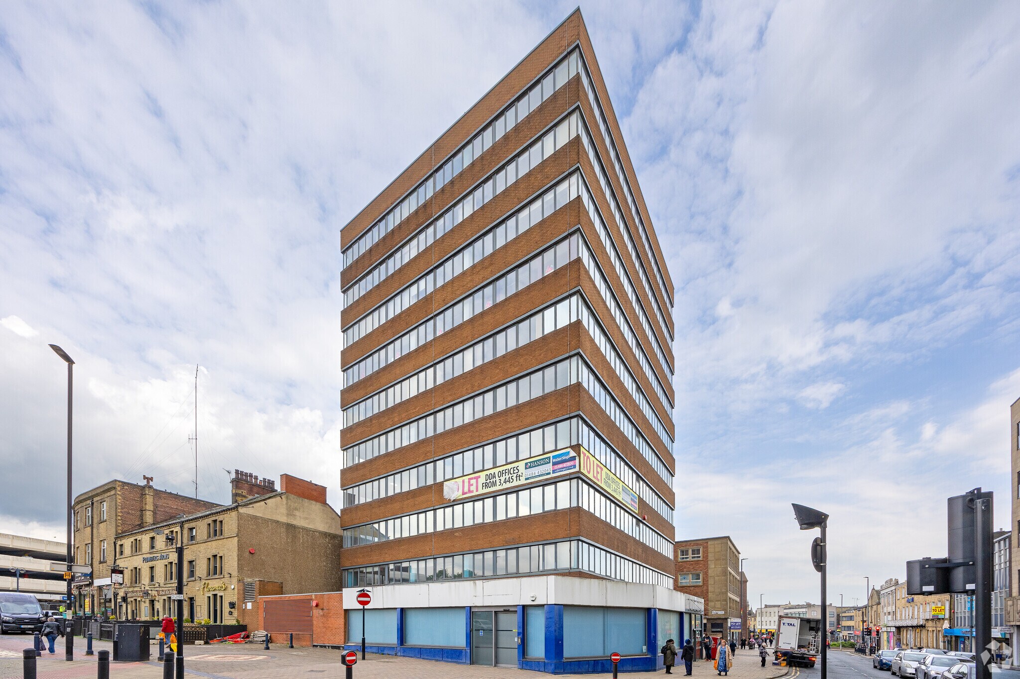 30 Market St, Huddersfield to rent Primary Photo- Image 1 of 14