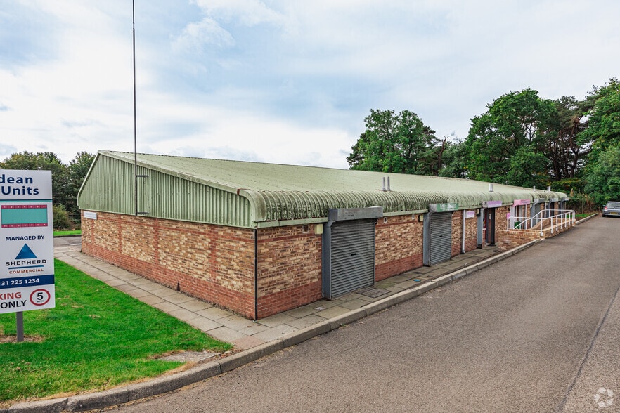 Carmondean Centre S, Livingston to rent - Building Photo - Image 2 of 2
