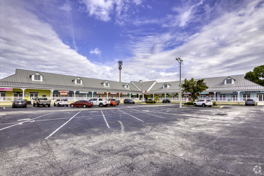 5915 Memorial Hwy, Tampa, FL for rent - Building Photo - Image 1 of 10