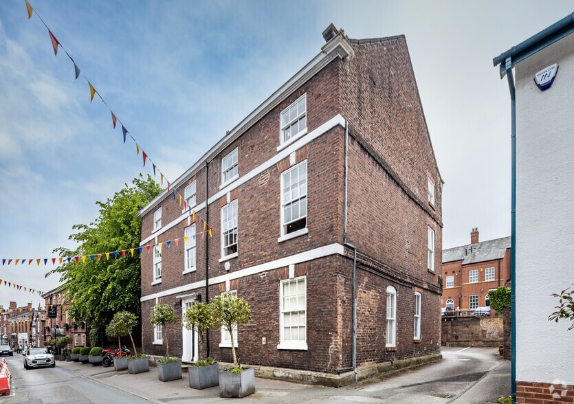 98 King St, Knutsford to rent - Primary Photo - Image 1 of 2