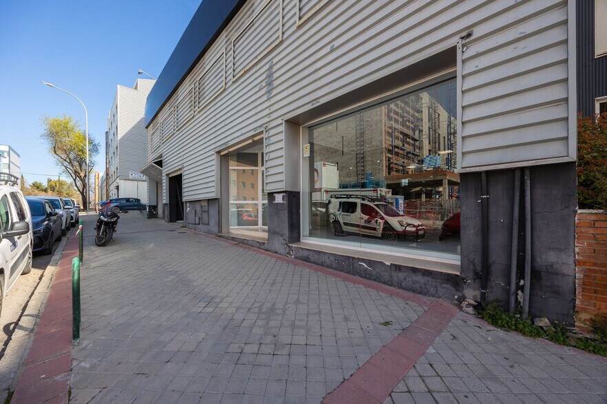 Industrial in Madrid, Madrid to rent - Building Photo - Image 2 of 4