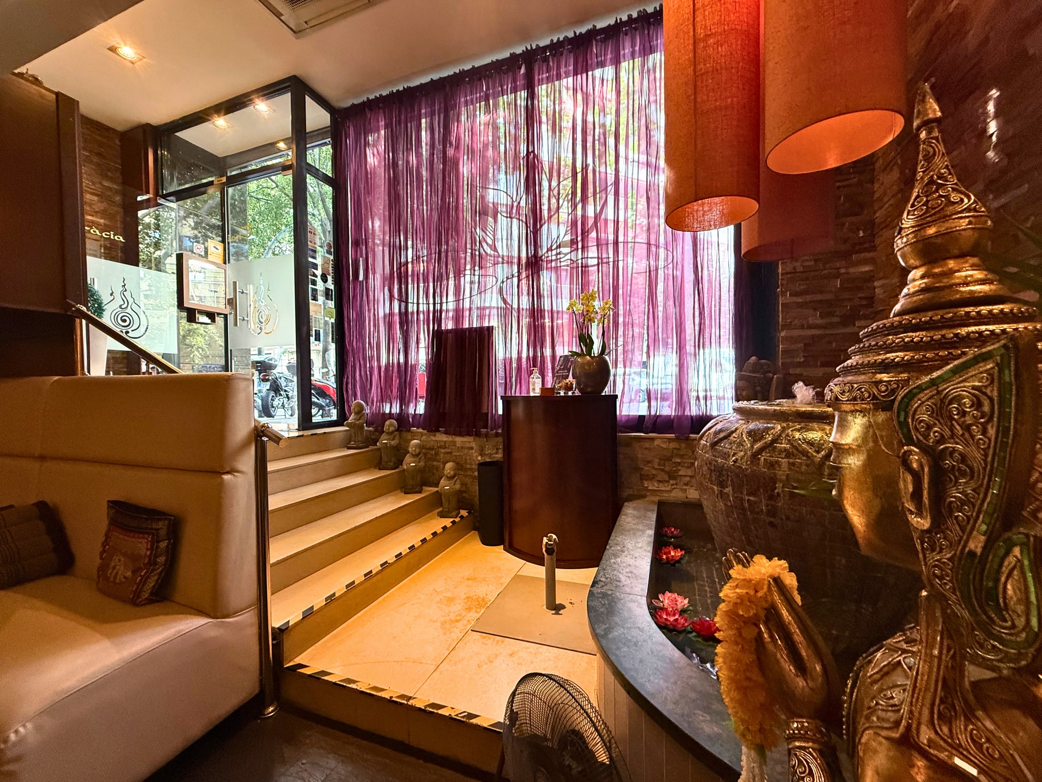 Retail in Barcelona, Barcelona to rent Interior Photo- Image 1 of 27