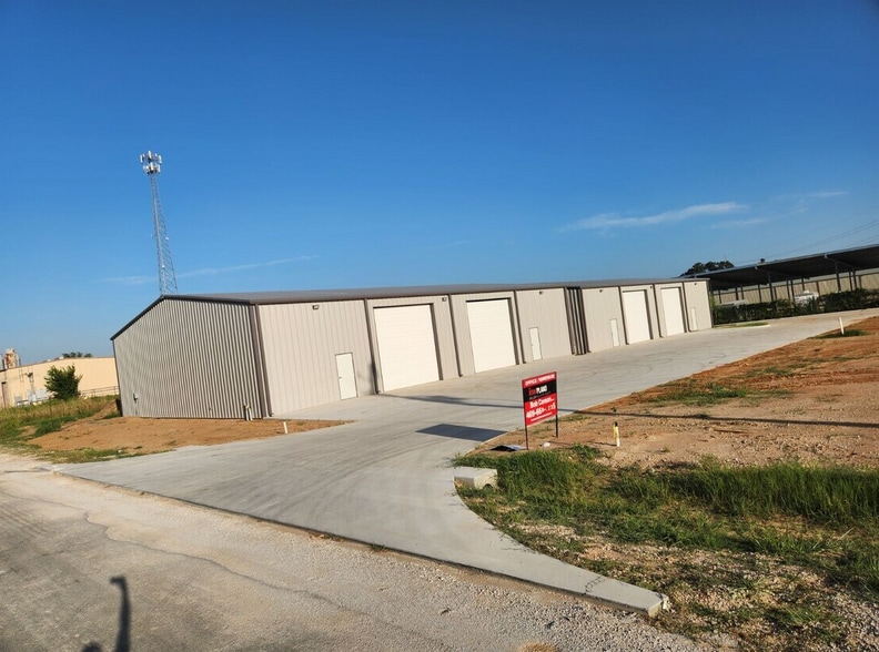 Aubrey Industrial Park portfolio of 4 properties for sale on LoopNet.co.uk - Building Photo - Image 2 of 2