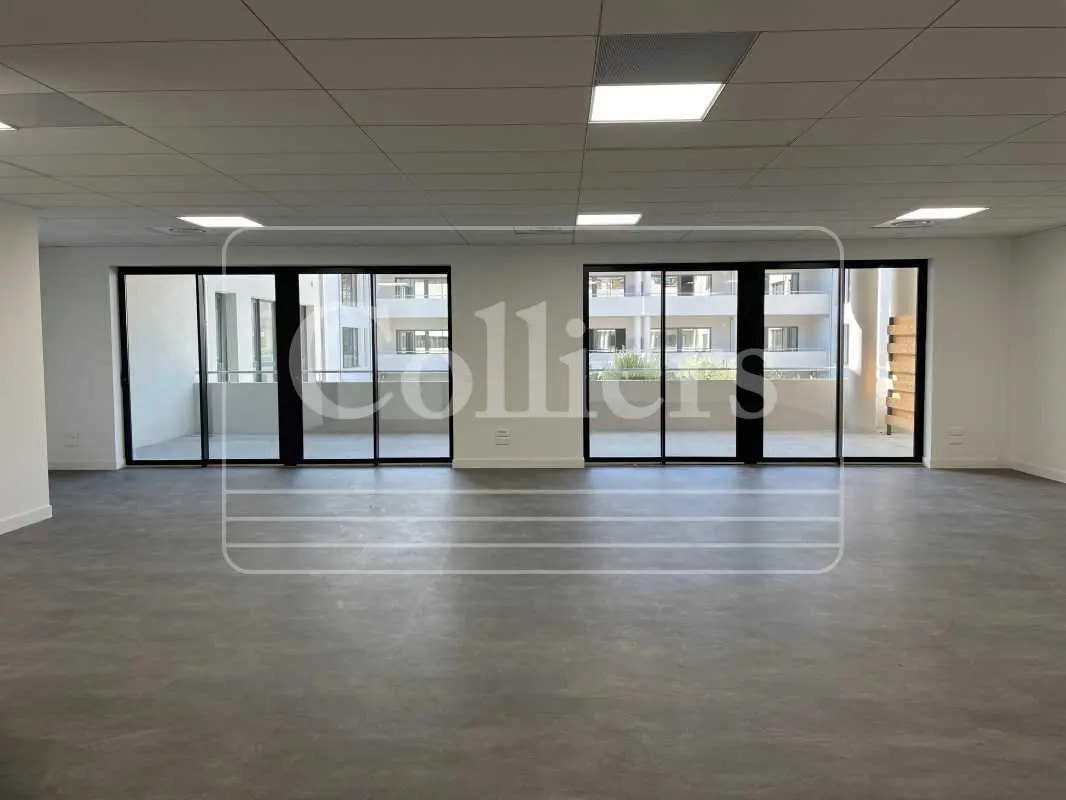 Office in Aubagne to rent Building Photo- Image 1 of 4