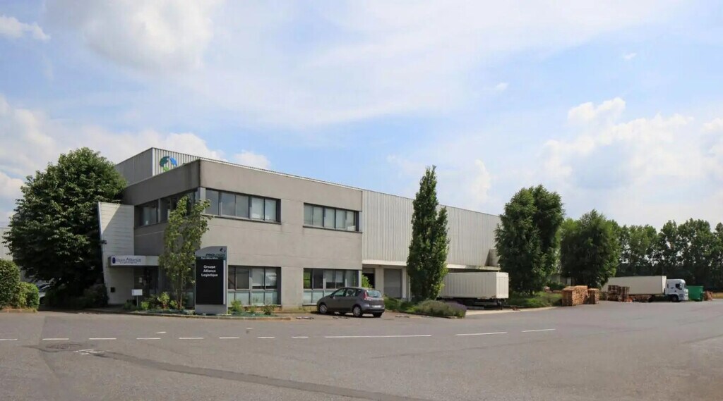 Location Entrepôt 4 172 m² - Photo 1
