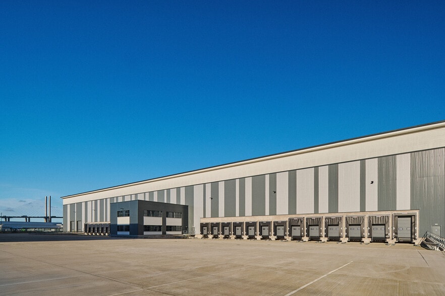 Clipper Blvd, Dartford to rent - Building Photo - Image 2 of 4