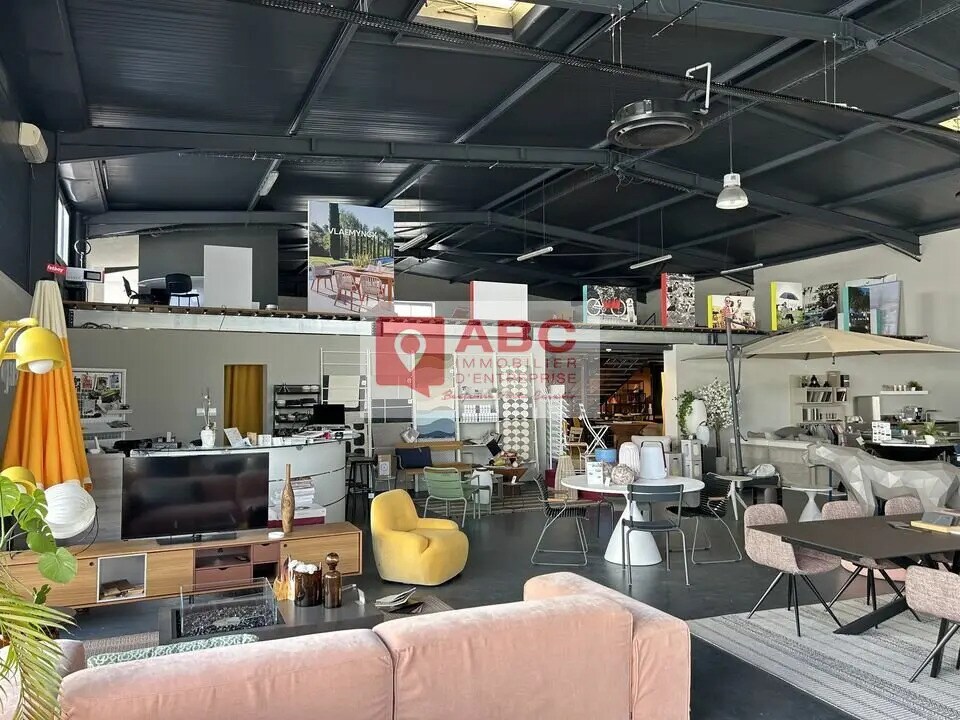 Location Commerce 840 m² - Photo 1