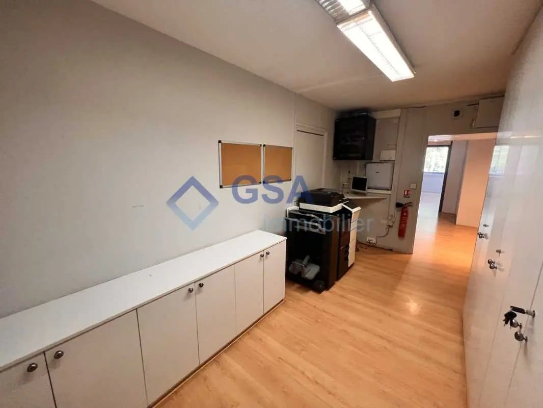 Évry-Courcouronnes, ESS 91080 -  -  - Interior Photo - Image 2 of 7