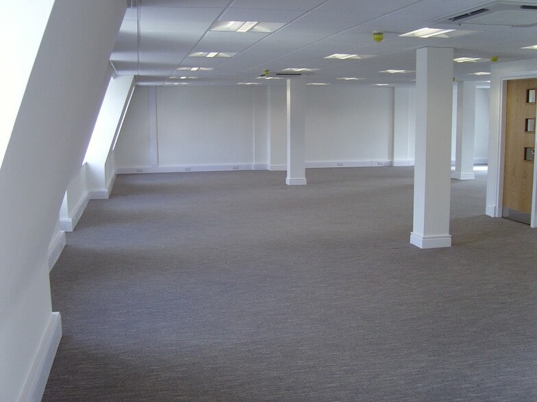 13-19 London Rd, Newbury for sale - Interior Photo - Image 2 of 3