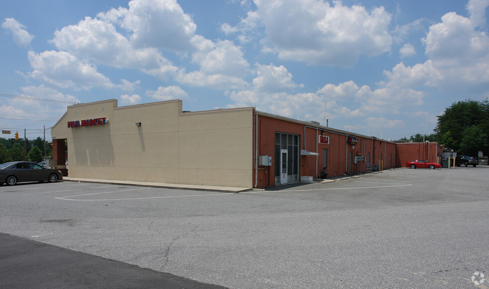 2900 N Main St, High Point, NC for rent - Building Photo - Image 3 of 3