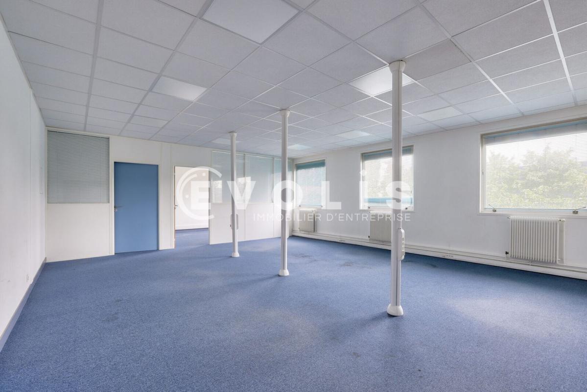 Light Industrial in Aulnay-sous-Bois to rent Interior Photo- Image 1 of 7