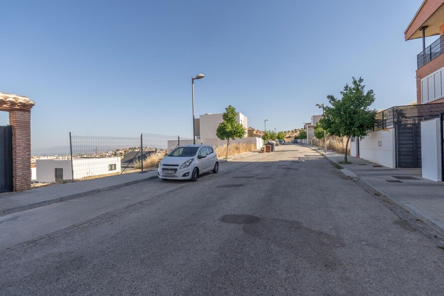 Calle Malvasía, 9, Huétor Vega, Granada for sale - Building Photo - Image 2 of 46