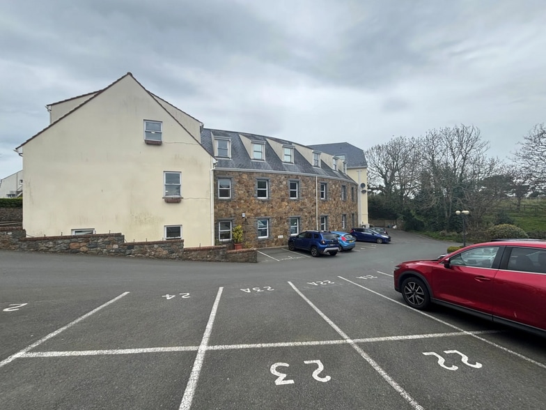 La Route Des Camps, Guernsey to rent - Building Photo - Image 3 of 9