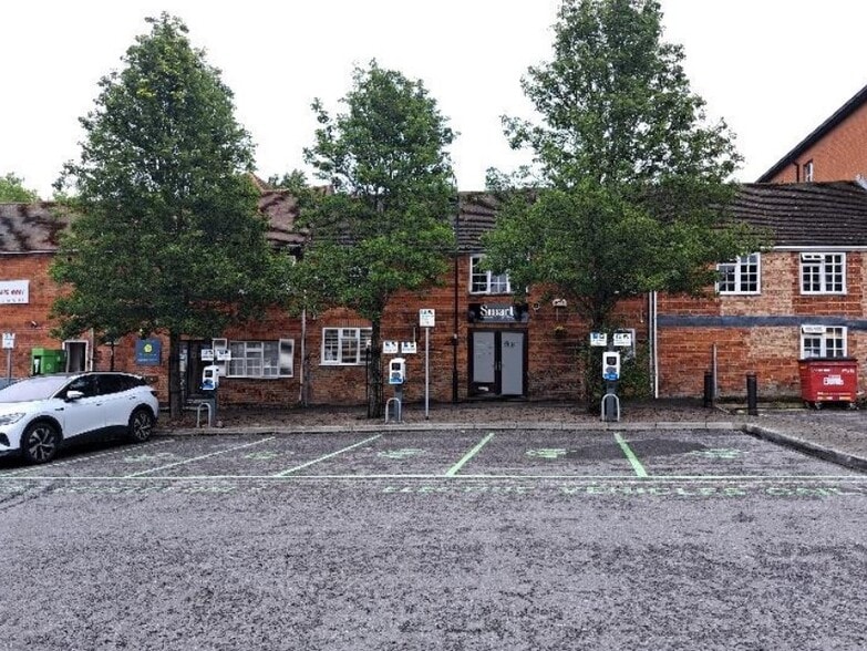 Feathers Yard, Basingstoke for sale - Primary Photo - Image 1 of 1