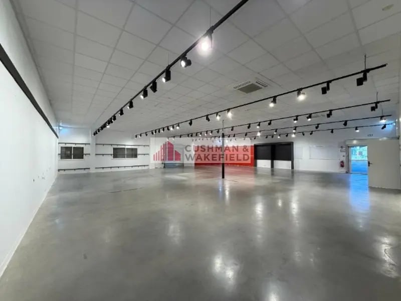 Location Commerce 390 m² - Photo 1