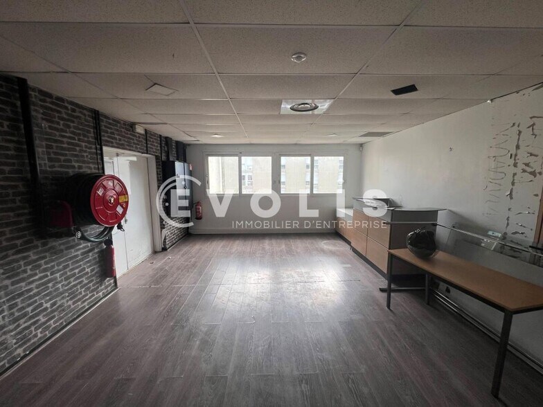 Light Industrial in Alfortville to rent - Interior Photo - Image 3 of 4