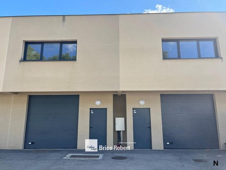 Allée Guimet, Fleurieu Sur Saone to rent - Building Photo - Image 1 of 5